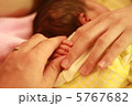 家族の手 5767682