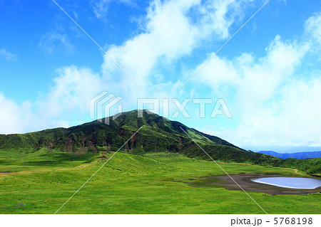 阿蘇 草千里と鳥帽子岳 阿蘇 草千里と鳥帽子岳 5768198