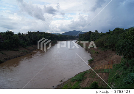 ナムカーン川 5768423