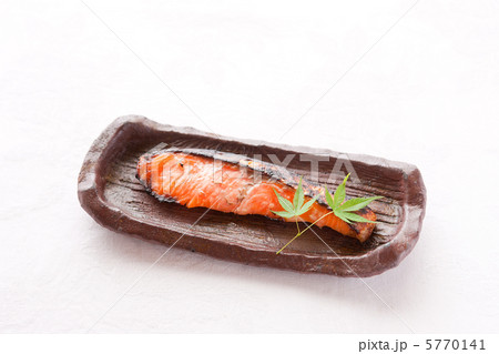 むぎ塩麹漬けの焼き魚 5770141