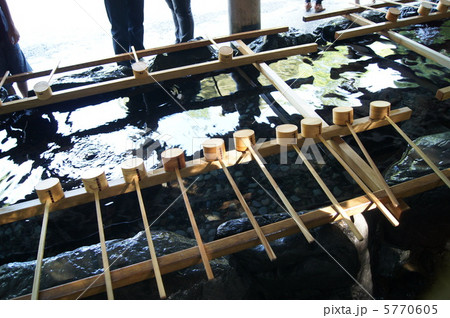 伊勢神宮(外宮)の手水所 伊勢神宮(外宮)の手水所 5770605