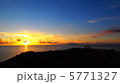 座間味島より・・・西に沈む夕日を 5771327