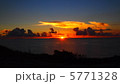 久米島に落ちる夕日 5771328