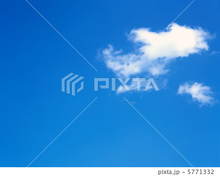 青空と白い雲 5771332