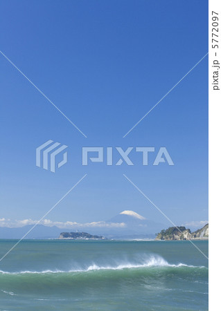 江ノ島と富士山 5772097