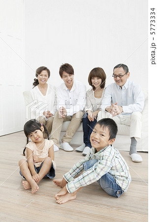 3世代家族団欒 5773334