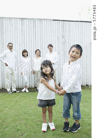 3世代家族団欒 5773483