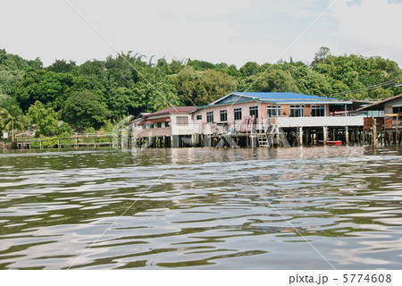 ブルネイ川･水上集落(カンポン･アイール)（バンダルスリブガワン／ブルネイ） 5774608