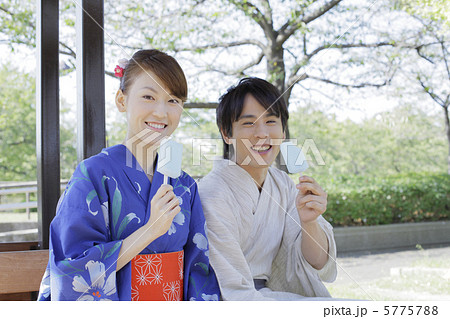 浴衣のカップル 5775788