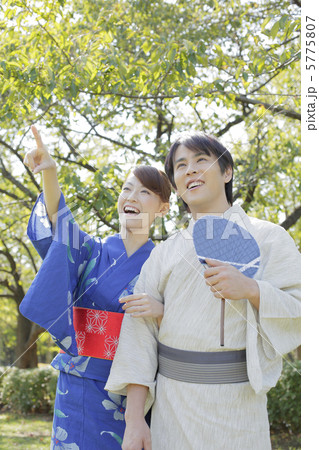 浴衣のカップル 5775807