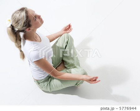 Woman meditating Woman meditating 5776944