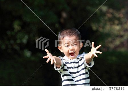 笑顔の幼児 5778811