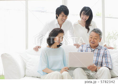 二世代ファミリー 5782342