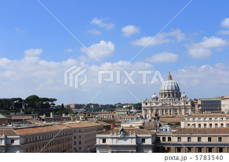 サンタンジェロ城から望むサンピエトロ大聖堂 サンタンジェロ城から望むサンピエトロ大聖堂 5783540