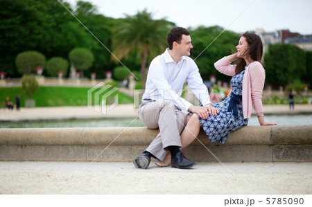 Romantic couple sitting by the water in Luxembourg garden of Par 5785090
