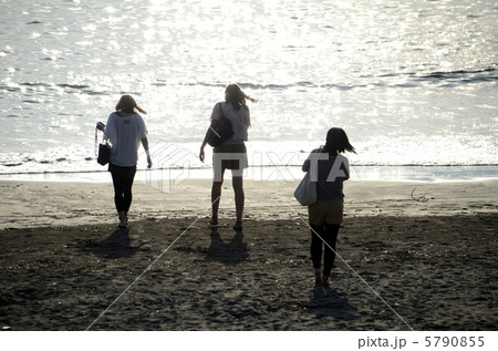 海岸の女性 5790855