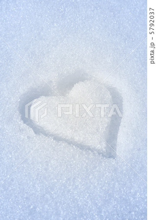 Heart on the snow 5792037