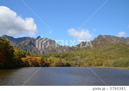 絵を描きたくなるような絶景の戸隠山と鏡池 絵を描きたくなるような絶景の戸隠山と鏡池 5793381