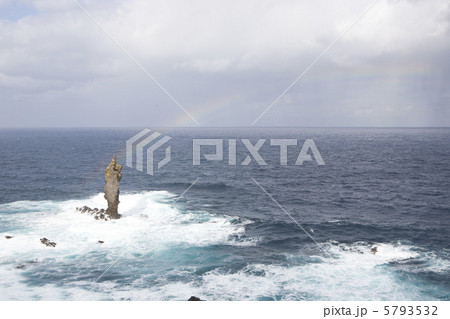 ローソク島にかかる虹 5793532