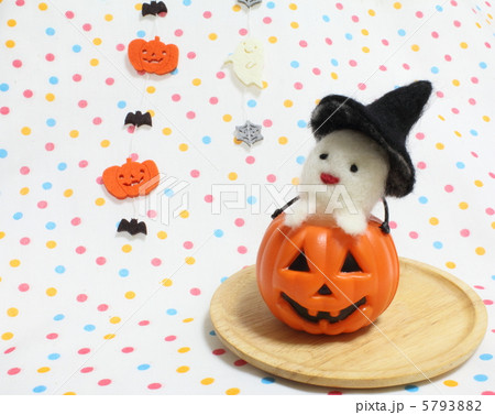 ハロウィンのかぼちゃとオバケ ハロウィンのかぼちゃとオバケ 5793882
