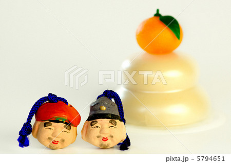 正月素材_　大黒様と恵比寿様と供え餅 5794651