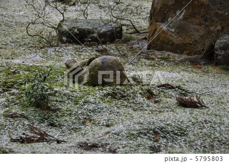 京都大原　三千院の雪景色 5795803