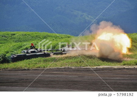 74式戦車の砲撃 5798192