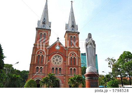 サイゴン大教会と聖母マリア像 サイゴン大教会と聖母マリア像 5798528