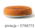焼きあがったスポンジケーキ 5798773