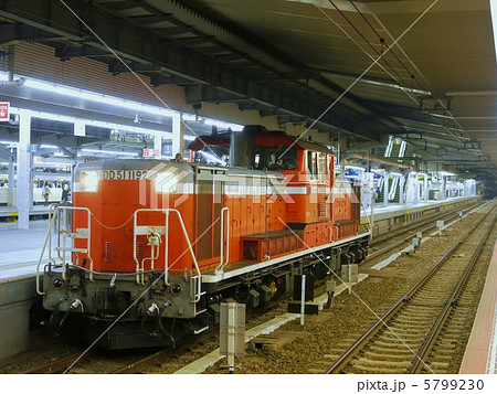 DD51 1192号機 単機 大阪駅 ヘッドライト DD51 1192号機 単機 大阪駅 ヘッドライト 5799230