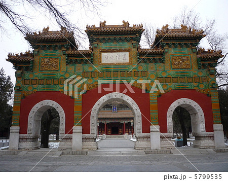 北京　国子監　瑠璃牌坊 5799535