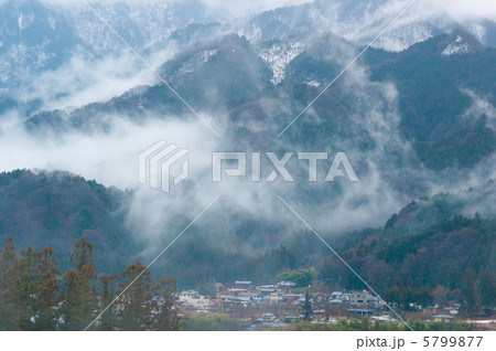 山里の冬景色 5799877