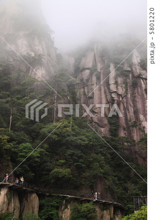 三清山の奇岩群（中国江西省－三清山国立公園、世界遺産登録地） 5801220