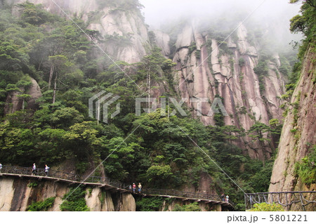 三清山の奇岩群（中国江西省－三清山国立公園、世界遺産登録地） 5801221