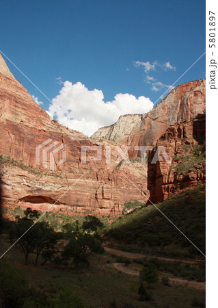 ウィーピングロックの見える景色 5801897