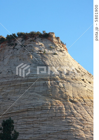 夕日を浴びるチェッカーボード・メサ 5801900