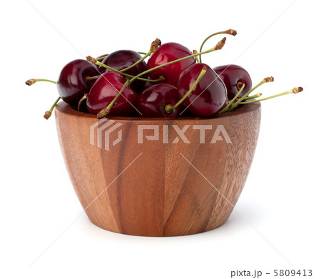 Cherry in wooden bowl 5809413