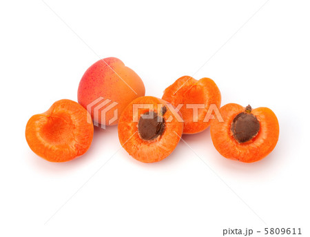 Ripe apricot fruit Ripe apricot fruit 5809611