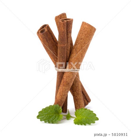 Cinnamon sticks 5810931