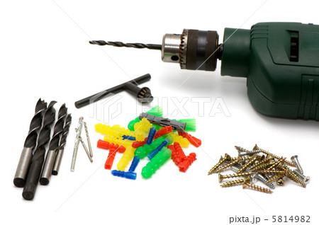 Drill and screws 5814982