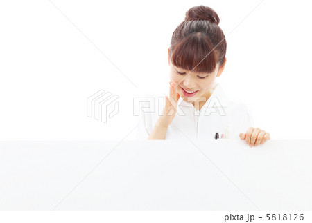 ボードを持つ医療系女性 5818126