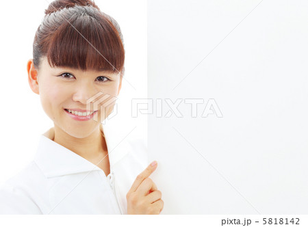 ボードを持つ医療系女性 ボードを持つ医療系女性 5818142