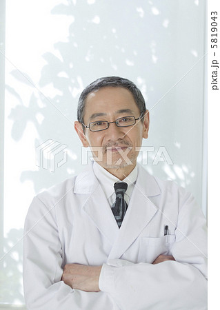 医師ポートレート 5819043