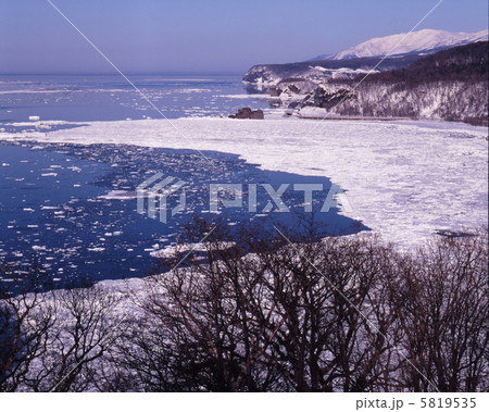 流氷のオシンコシン崎 5819535
