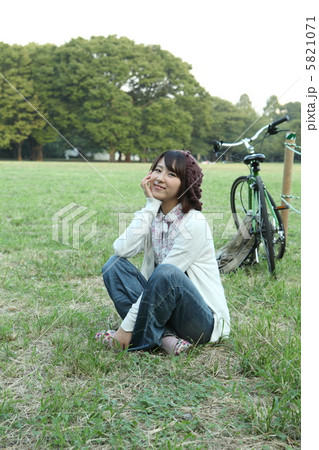 自転車と女の子 5821071