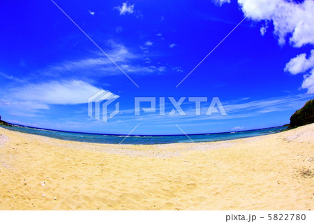 沖縄県読谷村の白い砂浜 沖縄県読谷村の白い砂浜 5822780