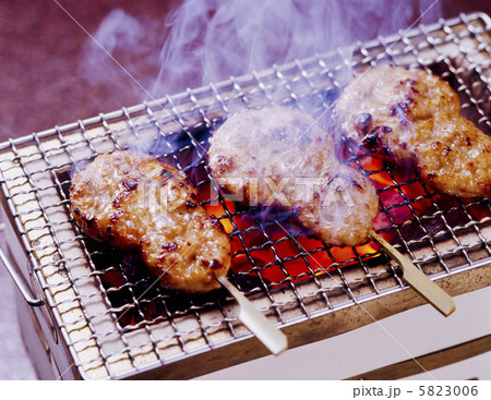 炭火焼き鳥 網焼き つくね焼き 焼鳥屋 イメージ素材 炭火焼き鳥 網焼き つくね焼き 焼鳥屋 イメージ素材 5823006