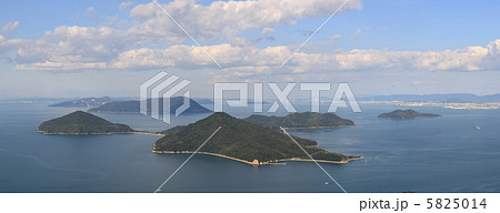 香川県三豊市荘内半島より見る「粟島」と瀬戸大橋 5825014