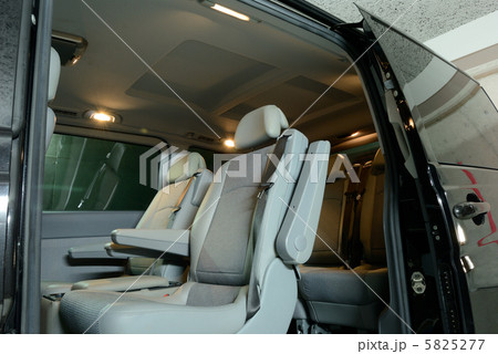 ミニバンの車内 ミニバンの車内 5825277