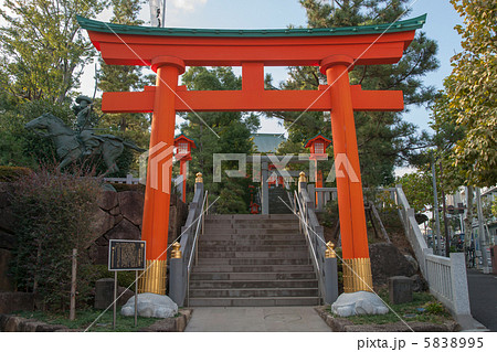 穴八幡宮鳥居 穴八幡宮鳥居 5838995